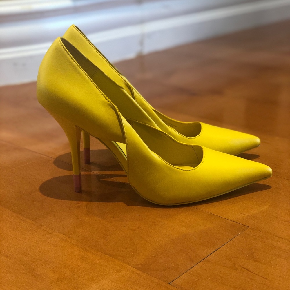 Calvin Klein Yellow Pump “Monisha”  10M